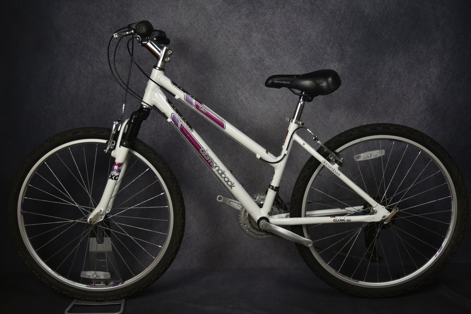 Women's diamondback best sale mountain bike