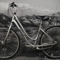 DIAMONDBACK VITAL HYBRID BIKE SIZE MEDIUM