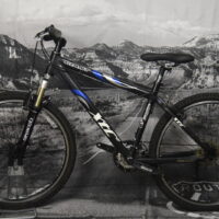 GIANT XTC 2 MOUNTAIN BIKE SIZE MEDIUM