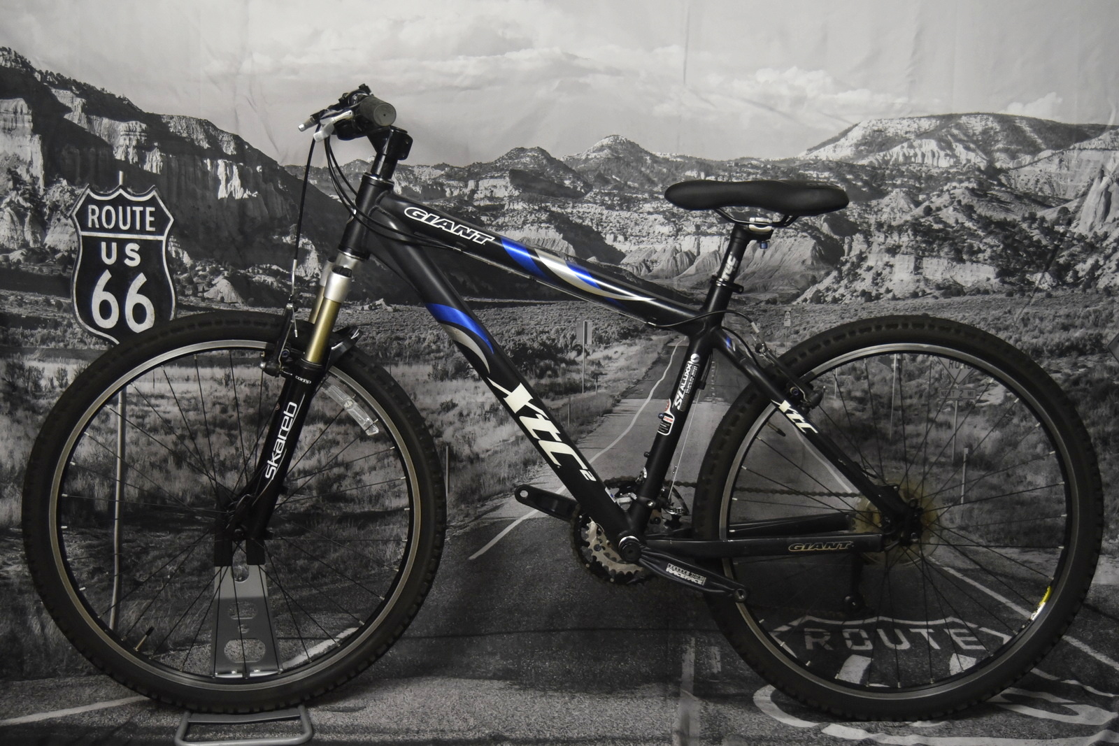 GIANT XTC 2 MOUNTAIN BIKE SIZE MEDIUMBikes Again