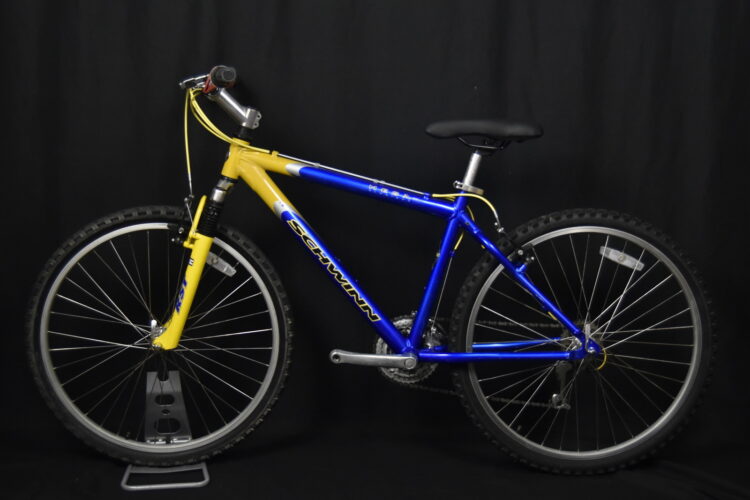 SCHWINN MESA GS MOUNTAIN BIKE SIZE MEDIUM