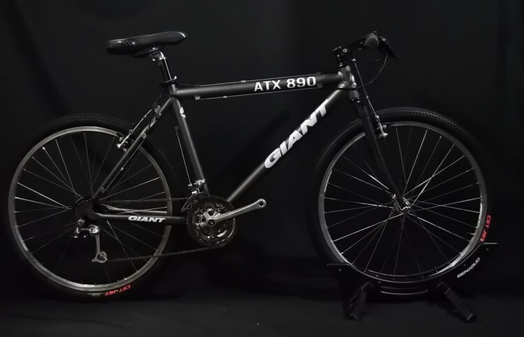 GIANT ATX 890 MTB BIKE SIZE LARGE