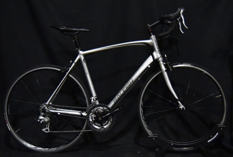 RALEIGH REVENIO 1.0 ROAD BIKE SIZE LARGE, 56 CM, 24 SPEED, ALUMINUM