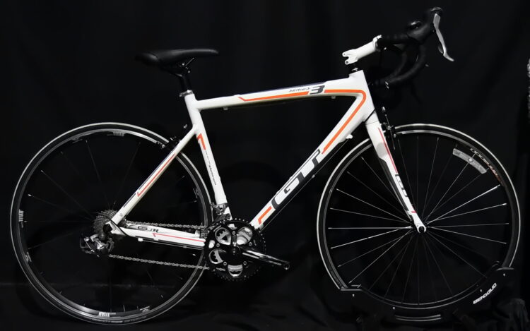 GT GTR SERIES 3 ROAD BIKE SIZE MEDIUM 54 CM, 18 SPEED, ALUMINUM