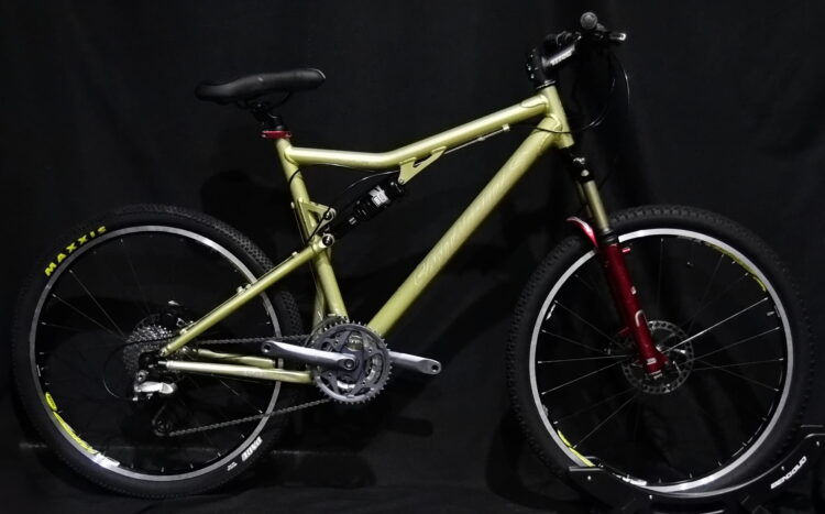 SANTA CRUZ BLUR MOUNTAIN BIKE SIZE XL, 21IN, 27 SPEED, ALUM FULL SUSP