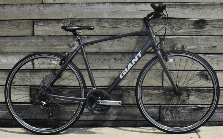 GIANT ESCAPE 3 HYBRID BIKE