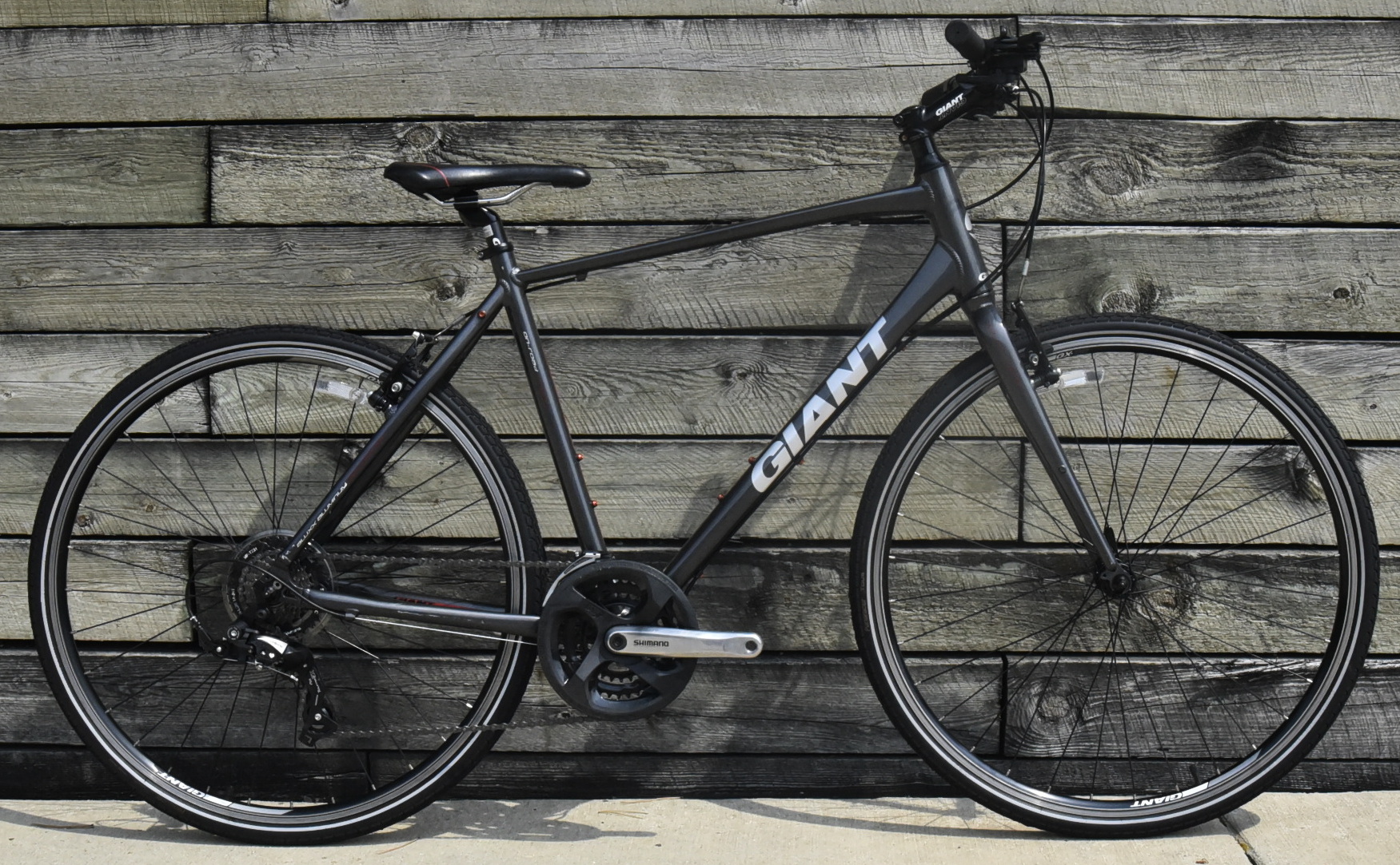 GIANT ESCAPE 3 HYBRID BIKE