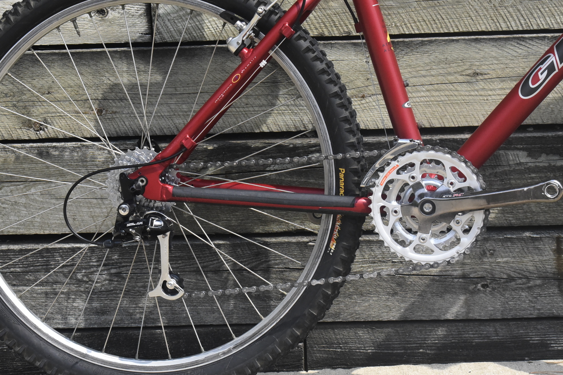 GIANT ATX 880 MOUNTAIN BIKE MEDIUM SIZE, 17", 24 SPEED, ALUM, FRONT SUSPENSION - Image 3