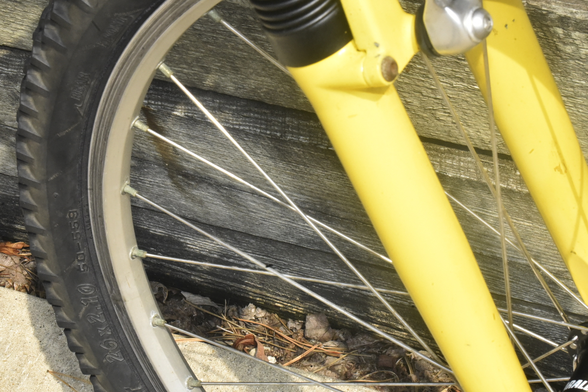 GIANT ATX 880 MOUNTAIN BIKE MEDIUM SIZE, 17", 24 SPEED, ALUM, FRONT SUSPENSION - Image 9
