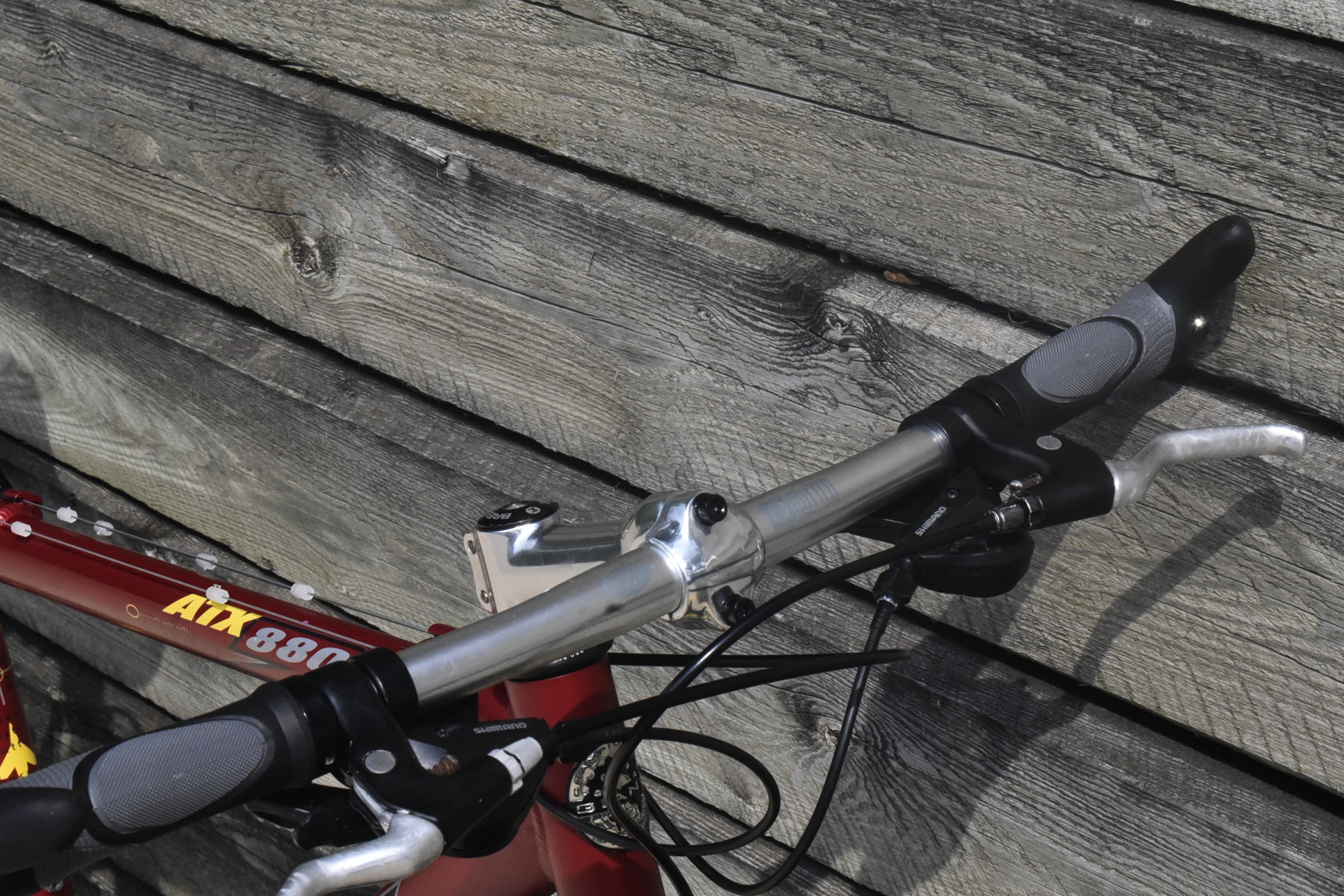 GIANT ATX 880 MOUNTAIN BIKE MEDIUM SIZE, 17", 24 SPEED, ALUM, FRONT SUSPENSION - Image 10