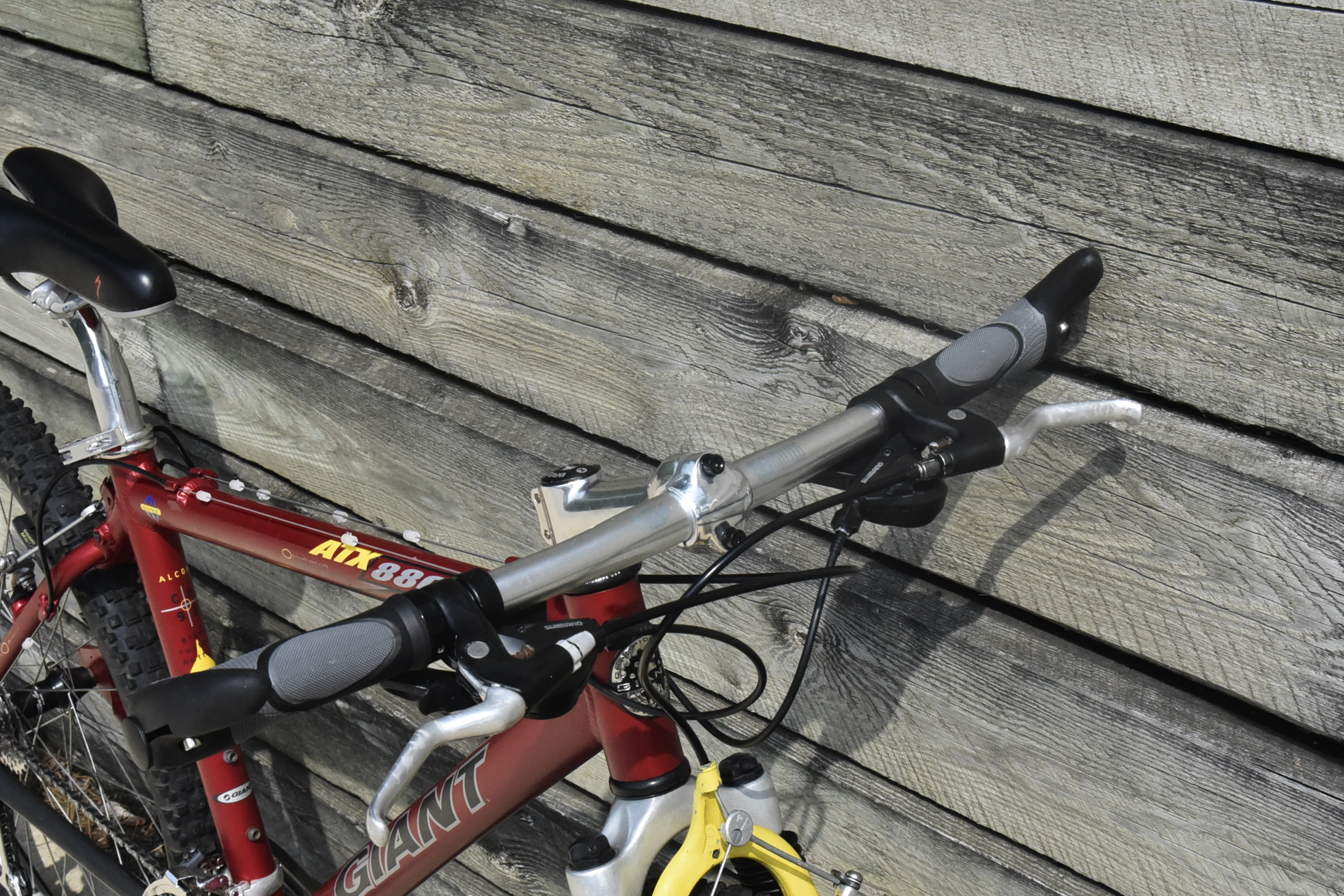 GIANT ATX 880 MOUNTAIN BIKE MEDIUM SIZE, 17", 24 SPEED, ALUM, FRONT SUSPENSION - Image 11