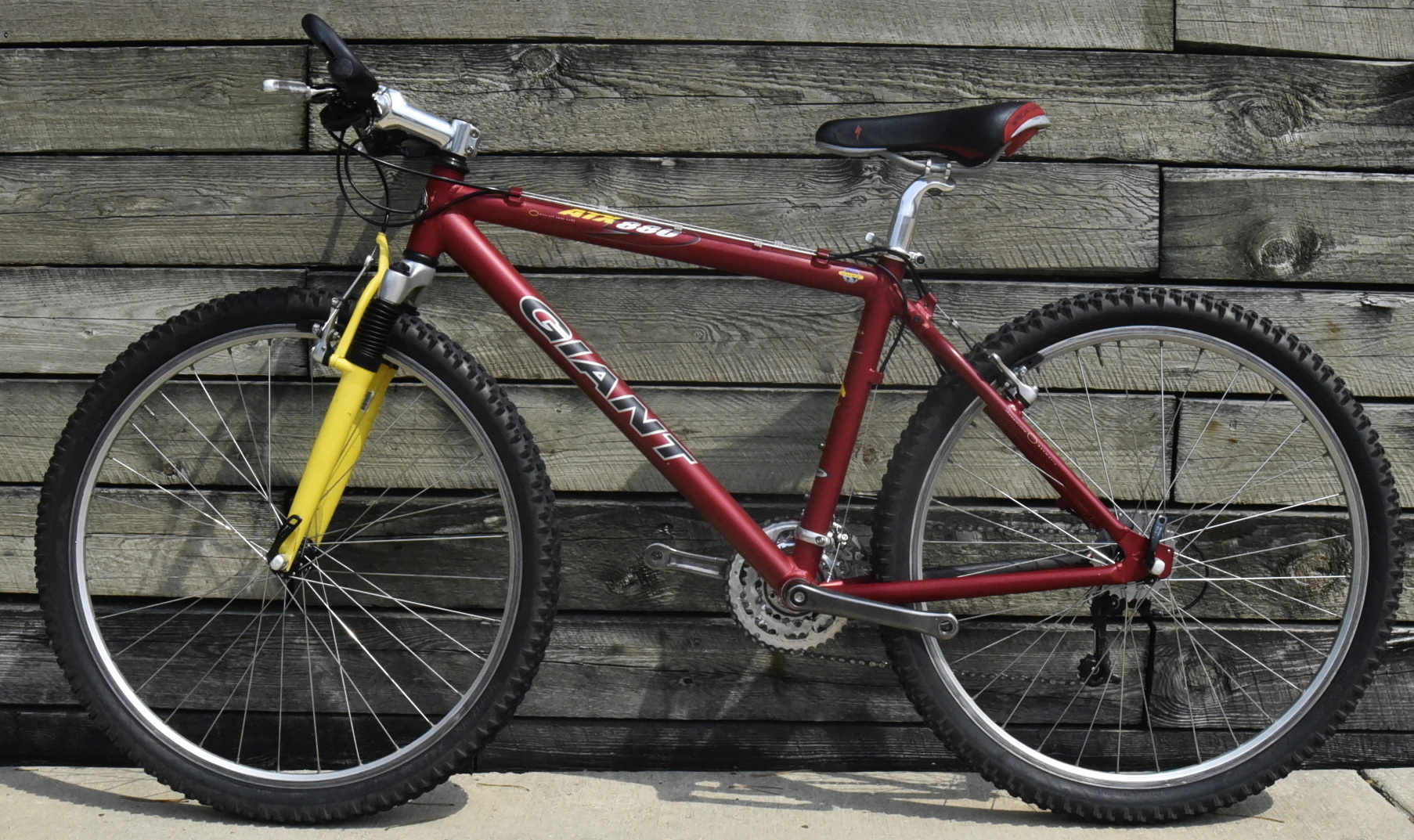 GIANT ATX 880 MOUNTAIN BIKE MEDIUM SIZE, 17", 24 SPEED, ALUM, FRONT SUSPENSION - Image 16
