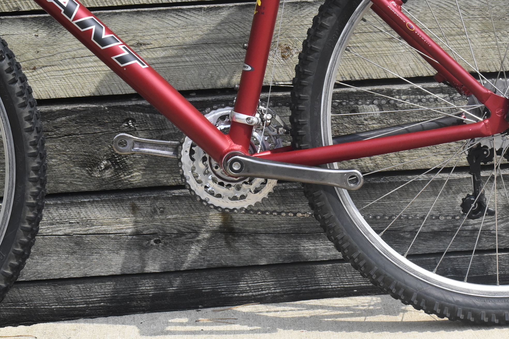 GIANT ATX 880 MOUNTAIN BIKE MEDIUM SIZE, 17", 24 SPEED, ALUM, FRONT SUSPENSION - Image 14
