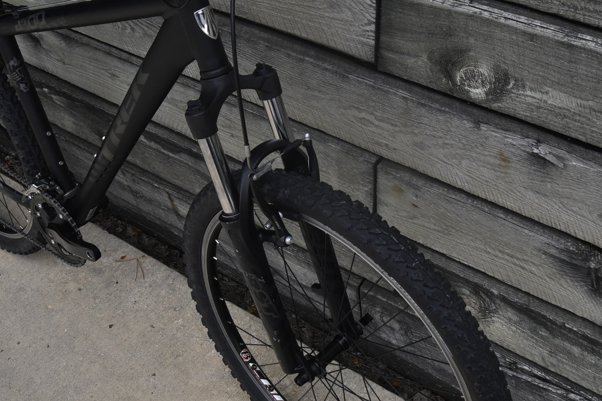 TREK 4300 MOUNTAIN BIKE SIZE LARGE, 18", 24 SPEED, ALUMINUM, FRONT SUSPENSION - Image 12