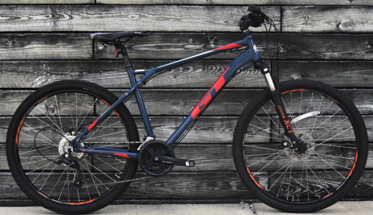 GT AGRESSOR PRO MOUNTAIN BIKE