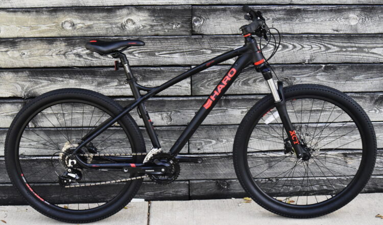 HARO PIVIT MOUNTAIN BIKE SIZE MEDIUM