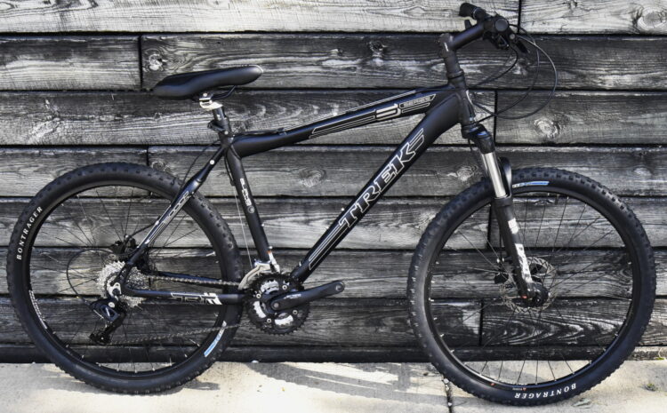 TREK SERIES 6000 MOUNTAIN BIKE SIZE LARGE